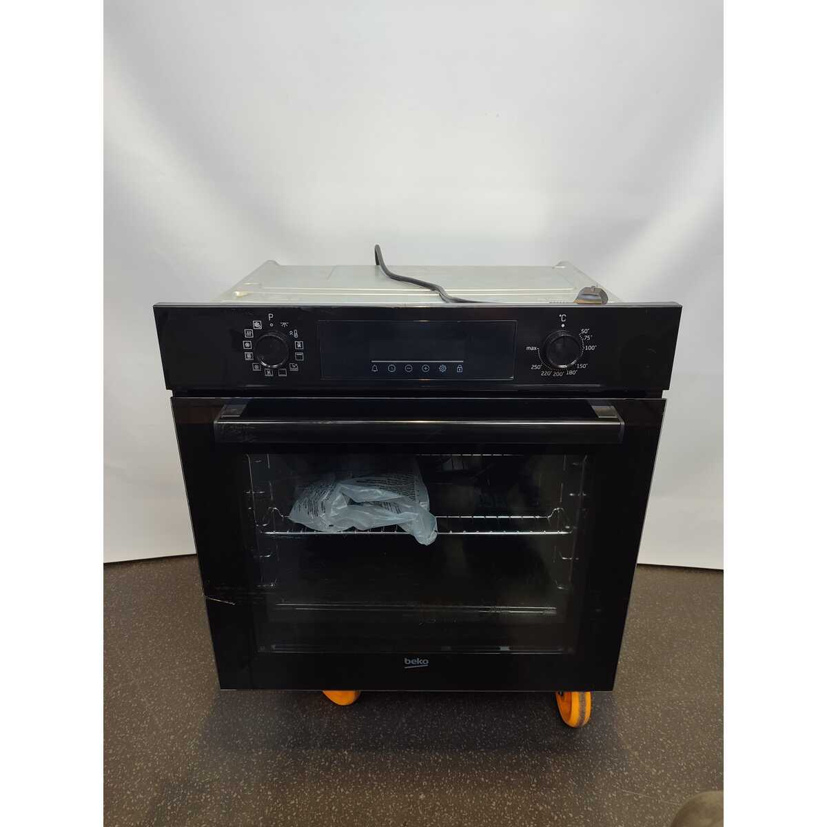 Духовой шкаф Beko BBIM13301B, черный