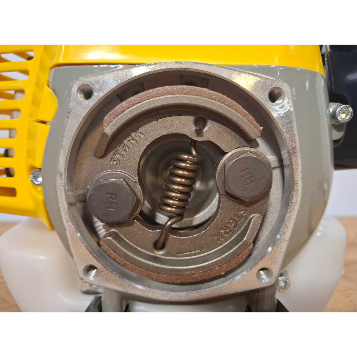 Триммер бензиновый Champion T463S-2 (2-коробки) (Цвет: Yellow)