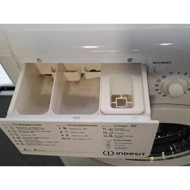 Стиральная машина Indesit IWSC 6105, белый Стиральная машина Indesit IWSC 6105, белый