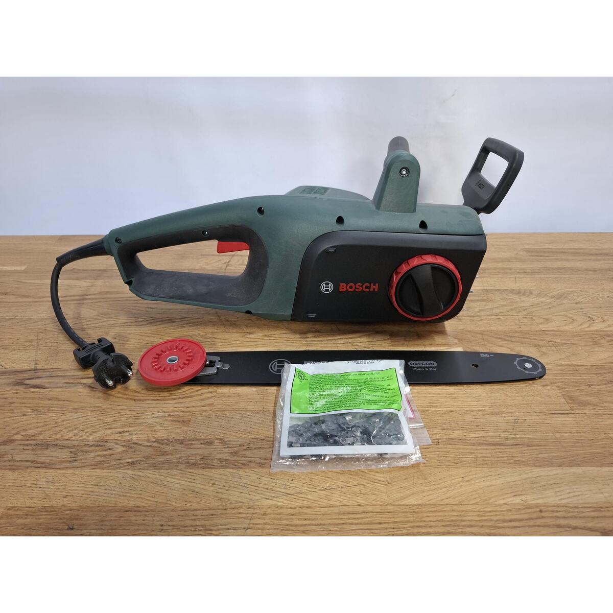 Электрическая цепная пила Bosch UniversalChain 35 (Цвет: Green)