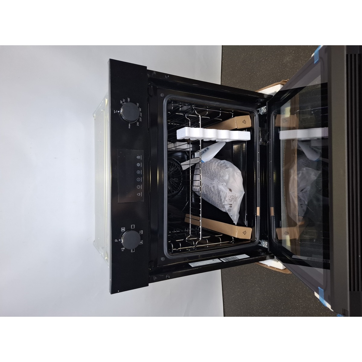 Духовой шкаф Indesit IFE 3644 BL, черный