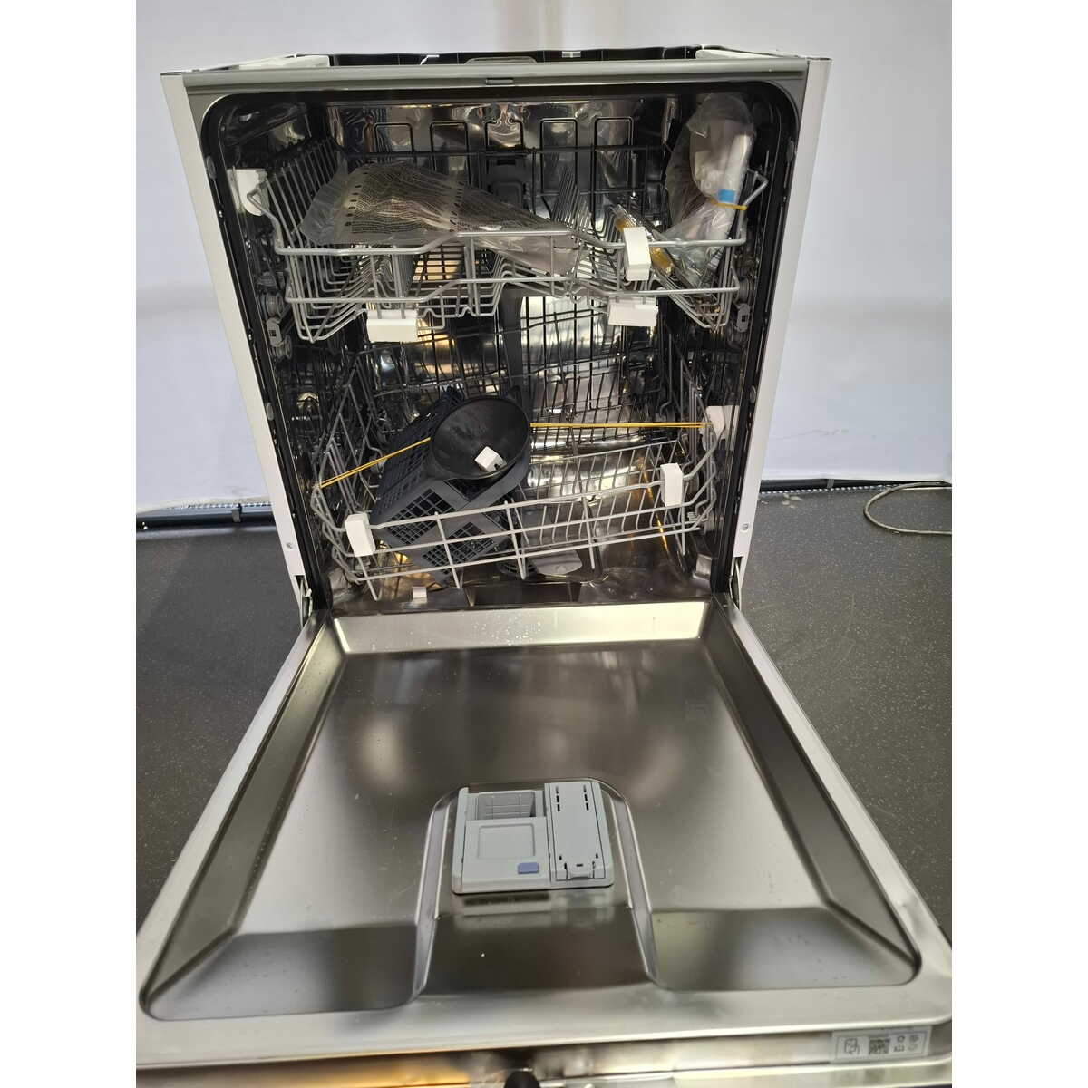 Посудомоечная машина Beko BDIN15320, белый