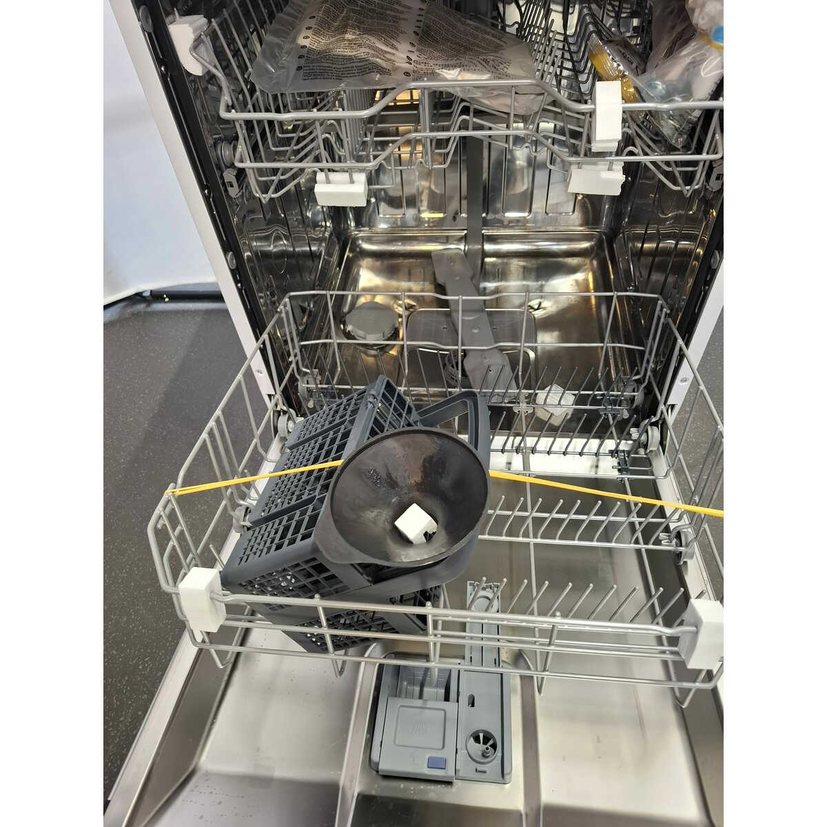 Посудомоечная машина Beko BDIN15320, белый