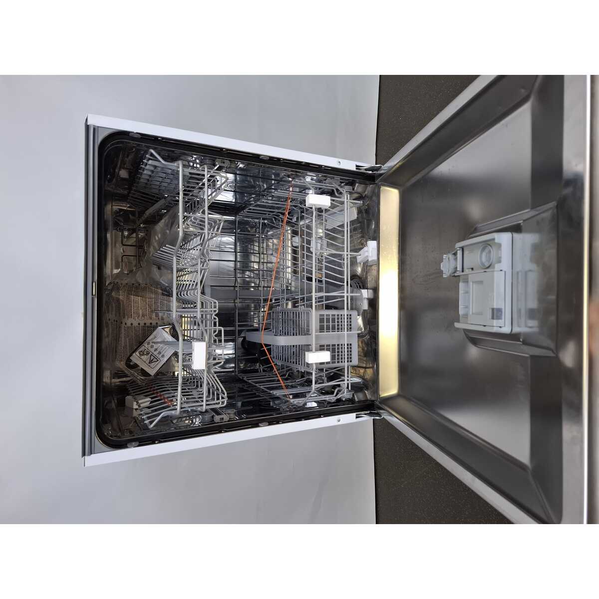 Посудомоечная машина Indesit DI 3C49 B, белый