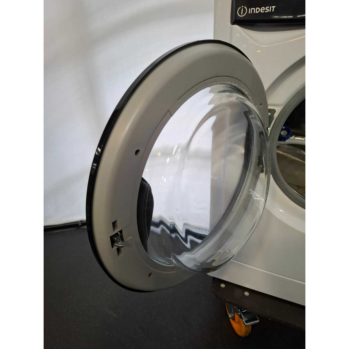 Стиральная машина Indesit EWUD 4105 BK CIS, белый