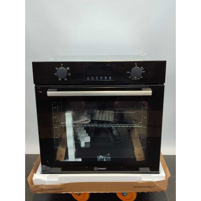 Духовой шкаф Indesit IFE 3644 BL, черный Духовой шкаф Indesit IFE 3644 BL, черный