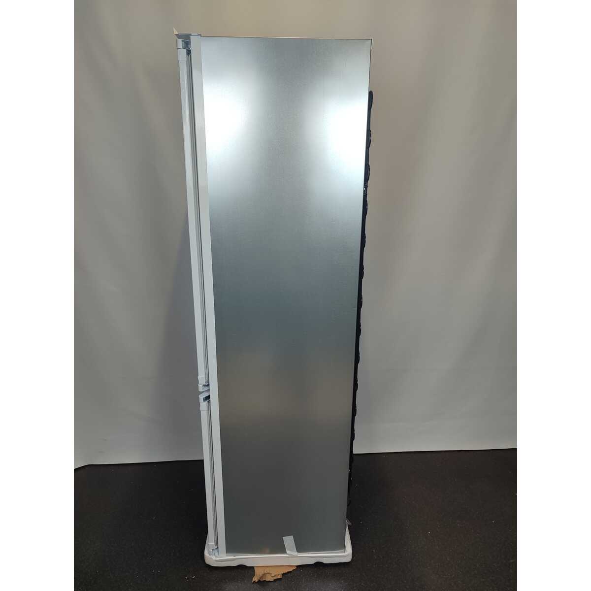 Холодильник Grundig GKIN25720, белый