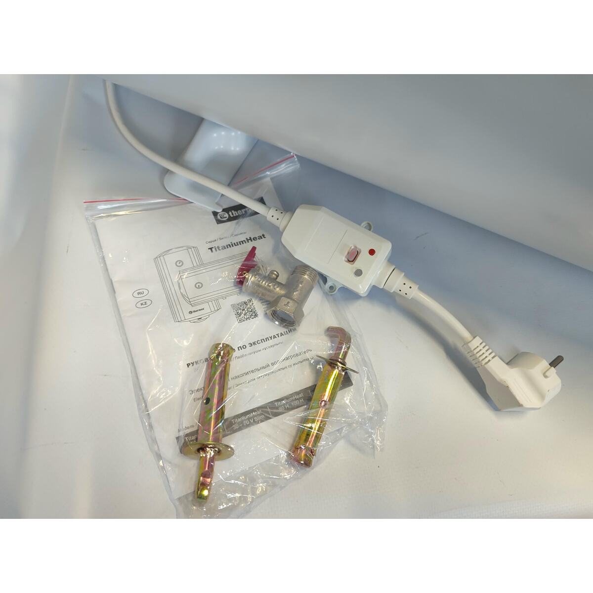 Водонагреватель Thermex TitaniumHeat 60 V Slim, белый