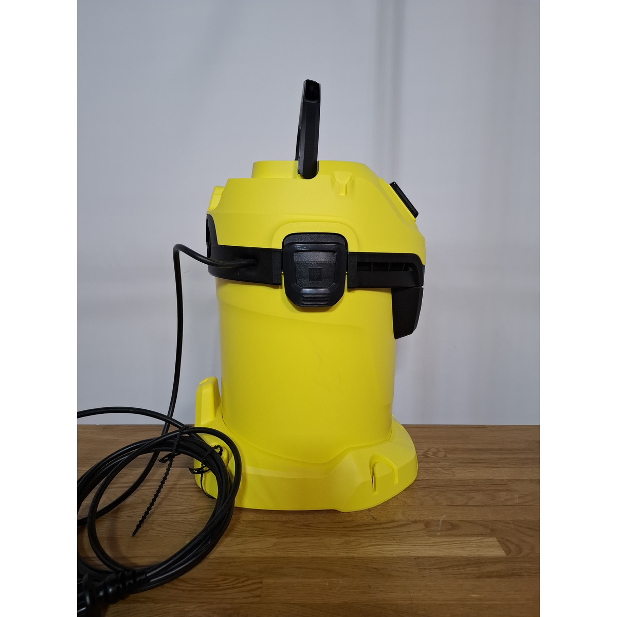 Строительный пылесос Karcher WD 3 P V-17 / 4 / 20 Workshop (Цвет: Yellow)