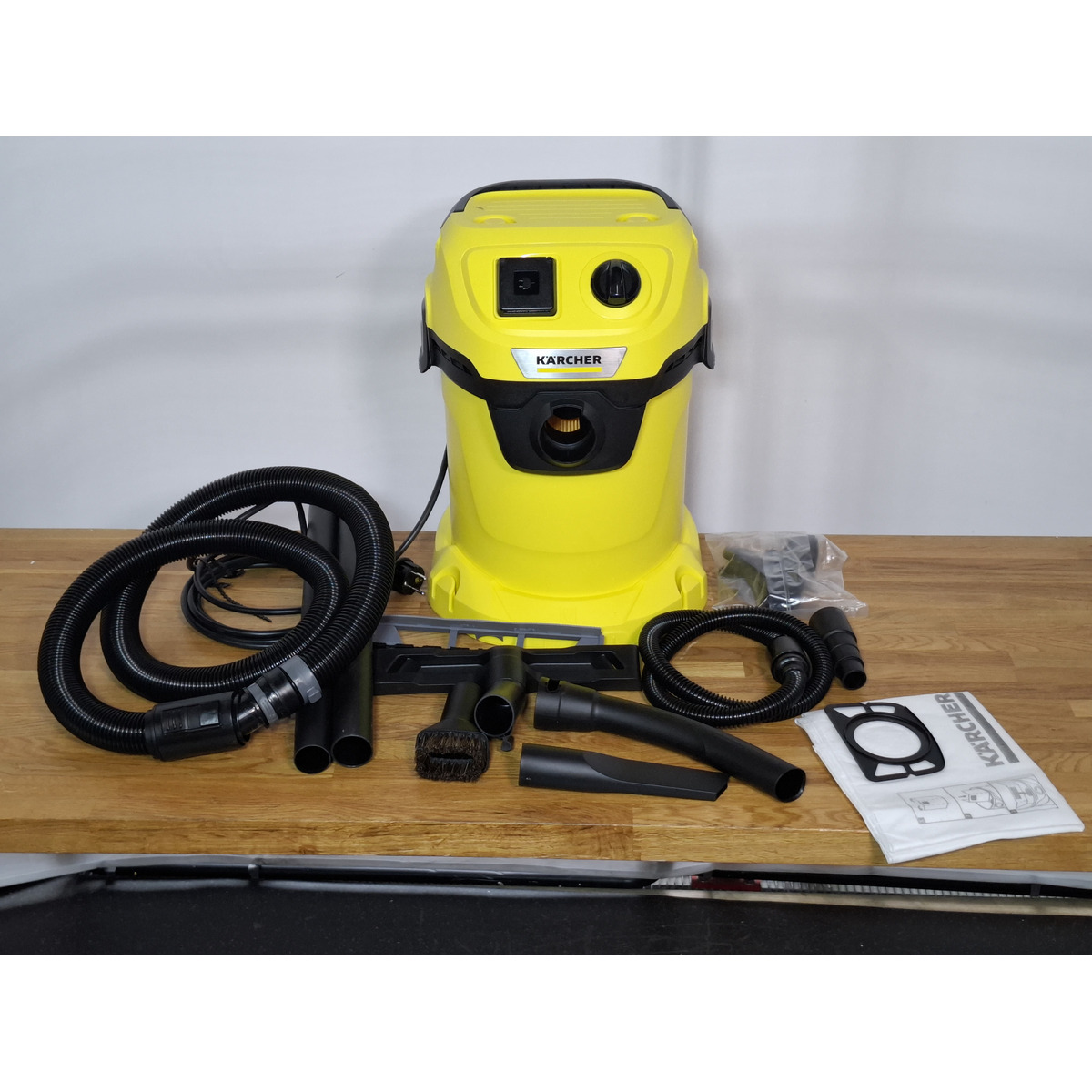 Строительный пылесос Karcher WD 3 P V-17 / 4 / 20 Workshop (Цвет: Yellow)
