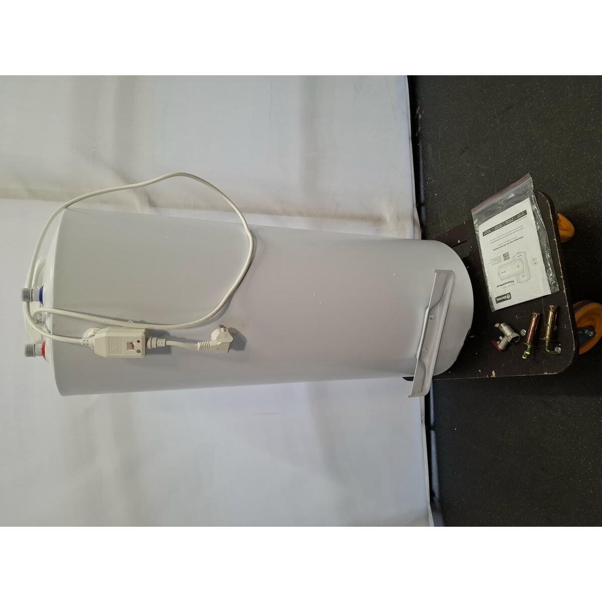 Водонагреватель Thermex TitaniumHeat 70 V Slim, белый