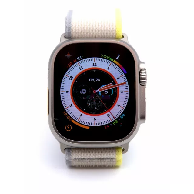 Умные часы Apple Watch Ultra 49mm Titanium Case with Trail Loop M/L (Цвет: Yellow/Beige)