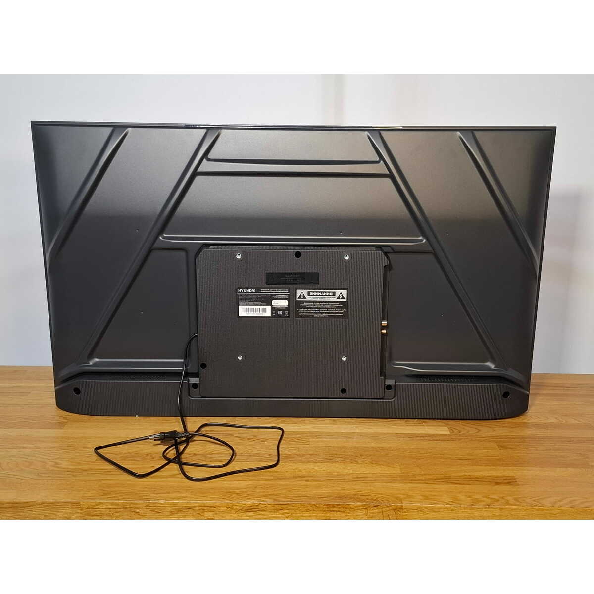 Телевизор Hyundai 43" H-LED43BU7011, черный