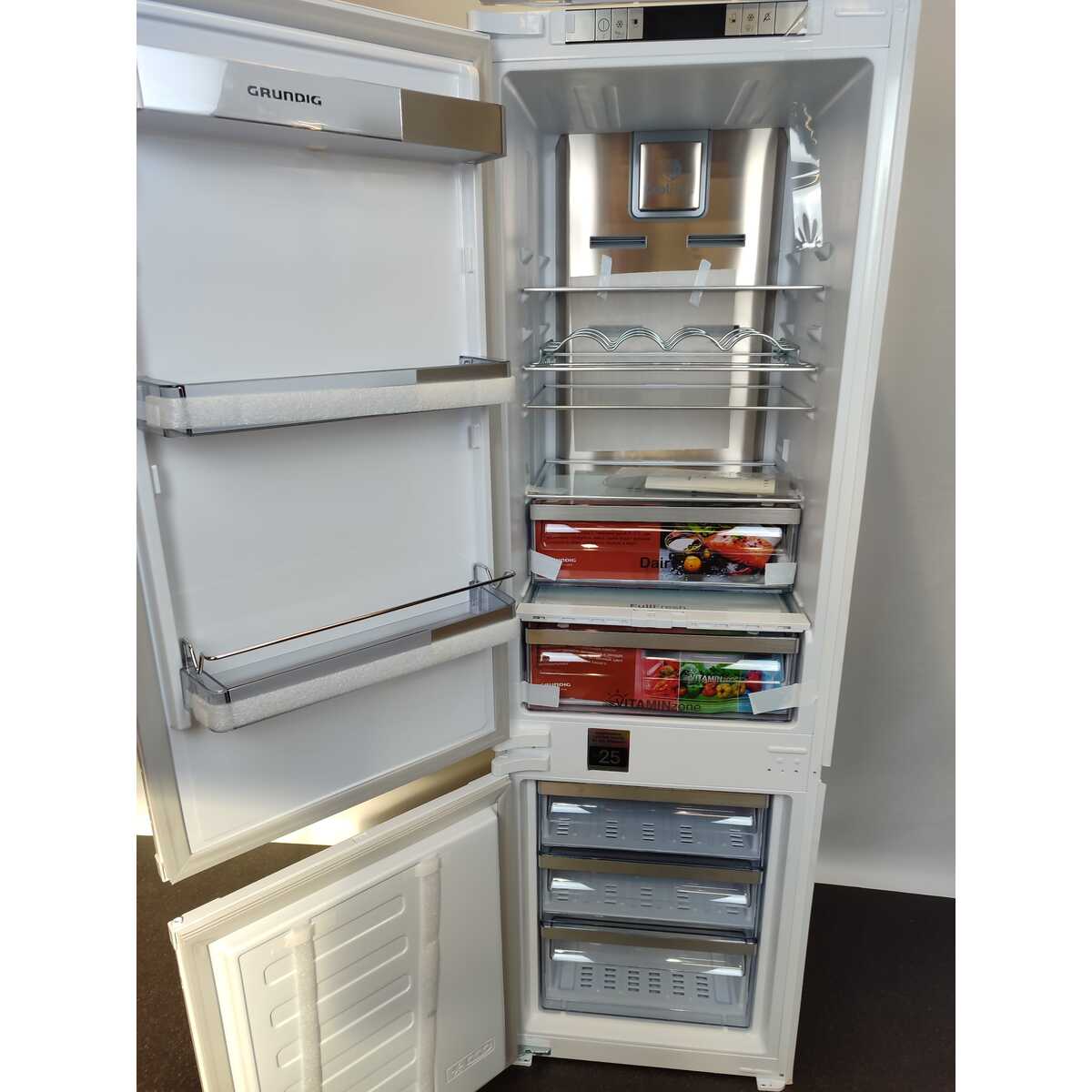 Холодильник Grundig GKIN25720, белый