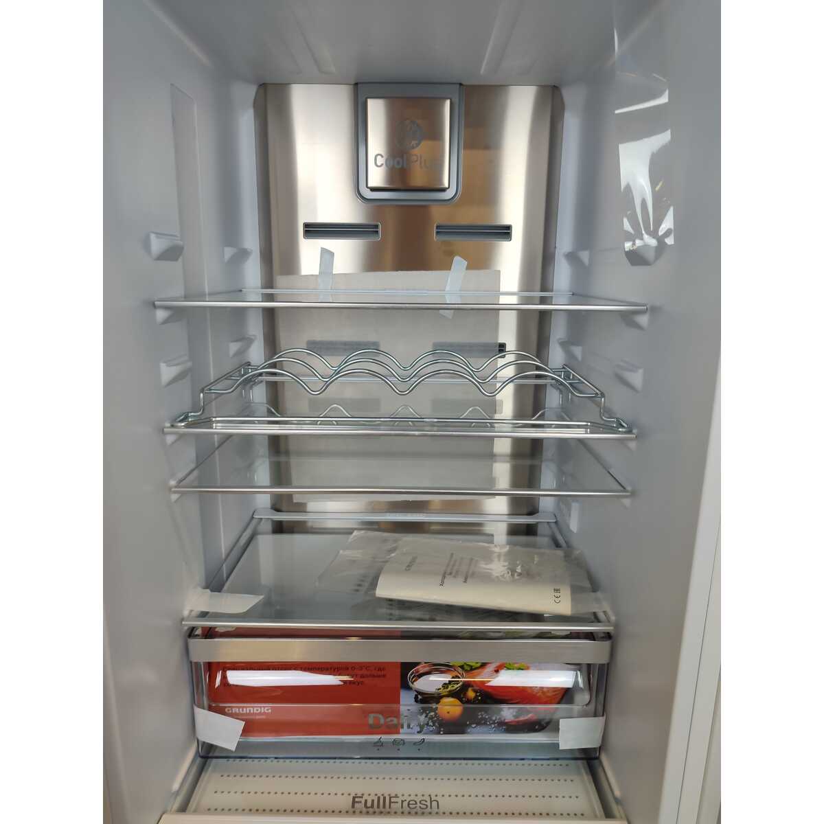 Холодильник Grundig GKIN25720, белый