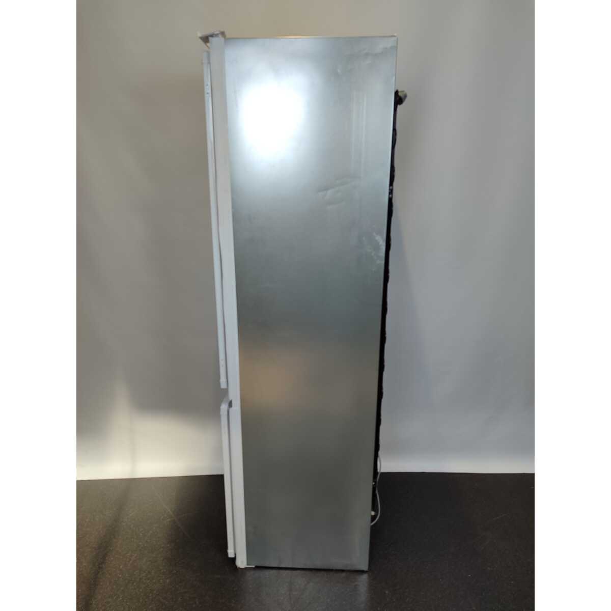 Холодильник Grundig GKIN25720, белый