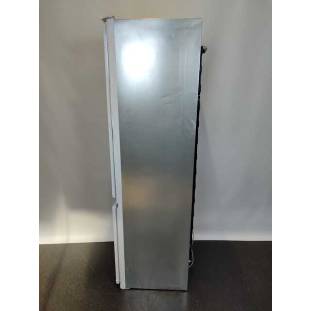 Холодильник Grundig GKIN25720, белый Холодильник Grundig GKIN25720, белый