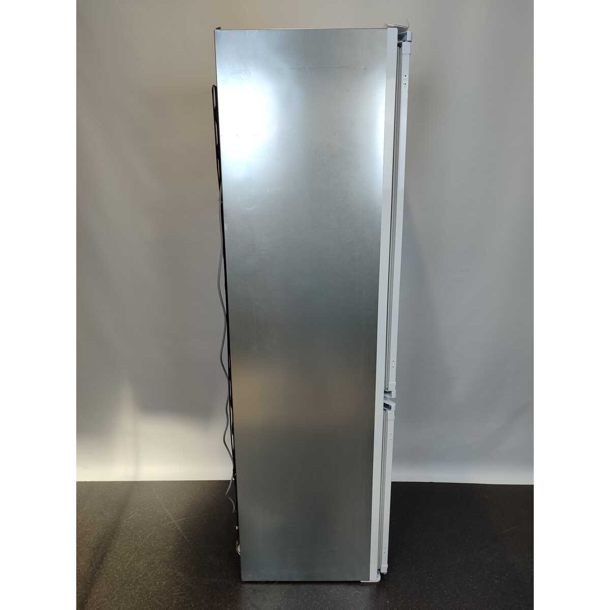 Холодильник Grundig GKIN25720, белый