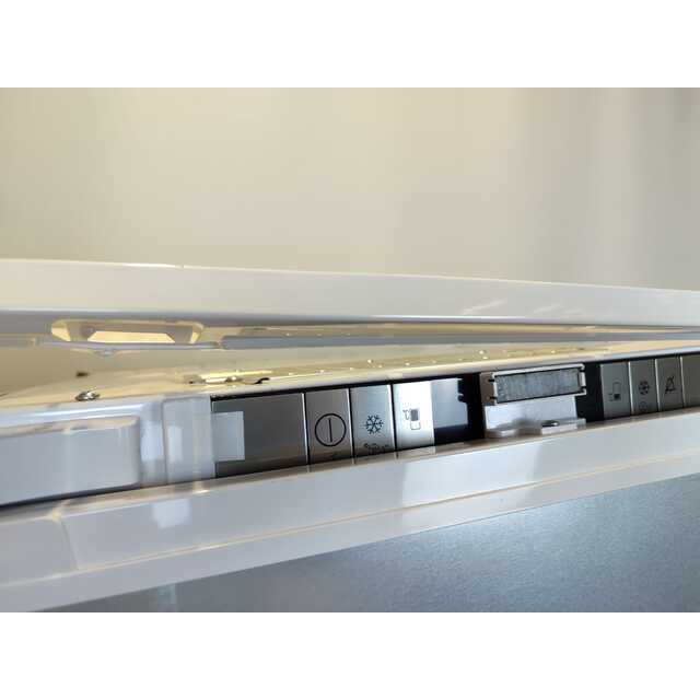 Холодильник Grundig GKIN25720, белый Холодильник Grundig GKIN25720, белый