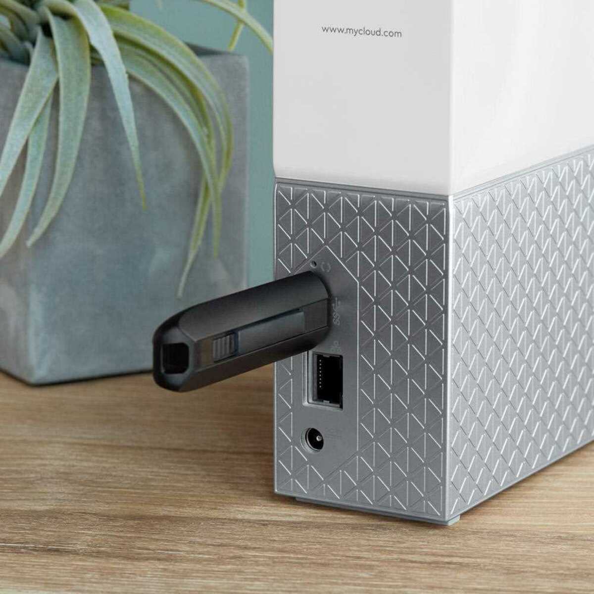 Сетевое хранилище NAS WD 8Tb WDBVXC0080HWT-EESN My Cloud Home 1xDisk 1- (WDBVXC00) 0074930