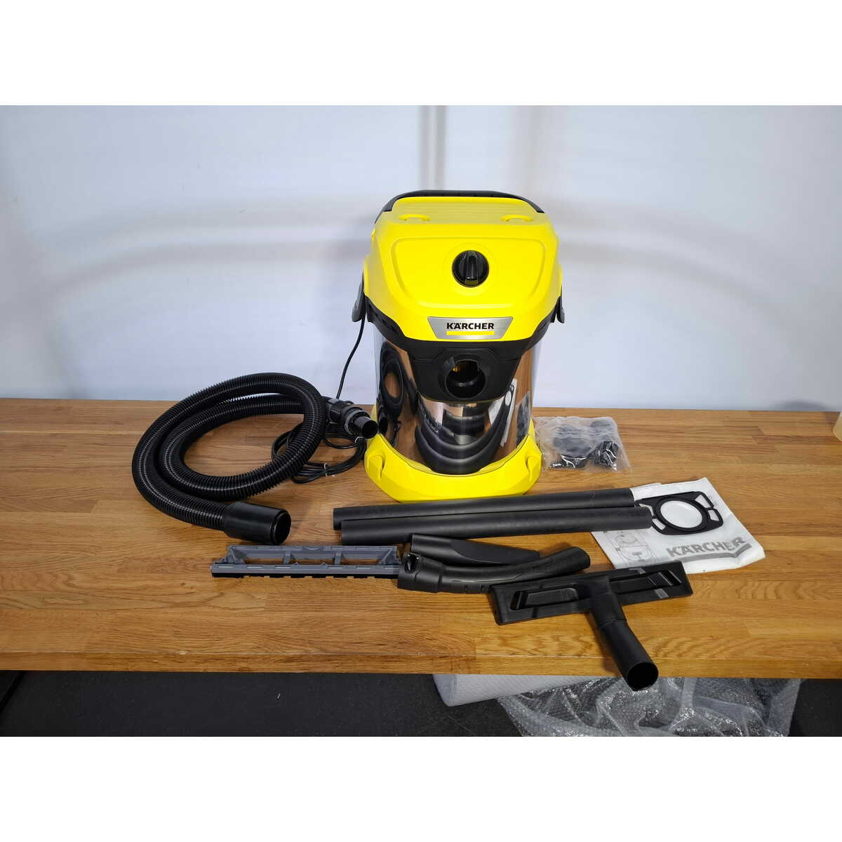 Строительный пылесос Karcher WD 3 S V-17/4/20 (Цвет: Yellow)