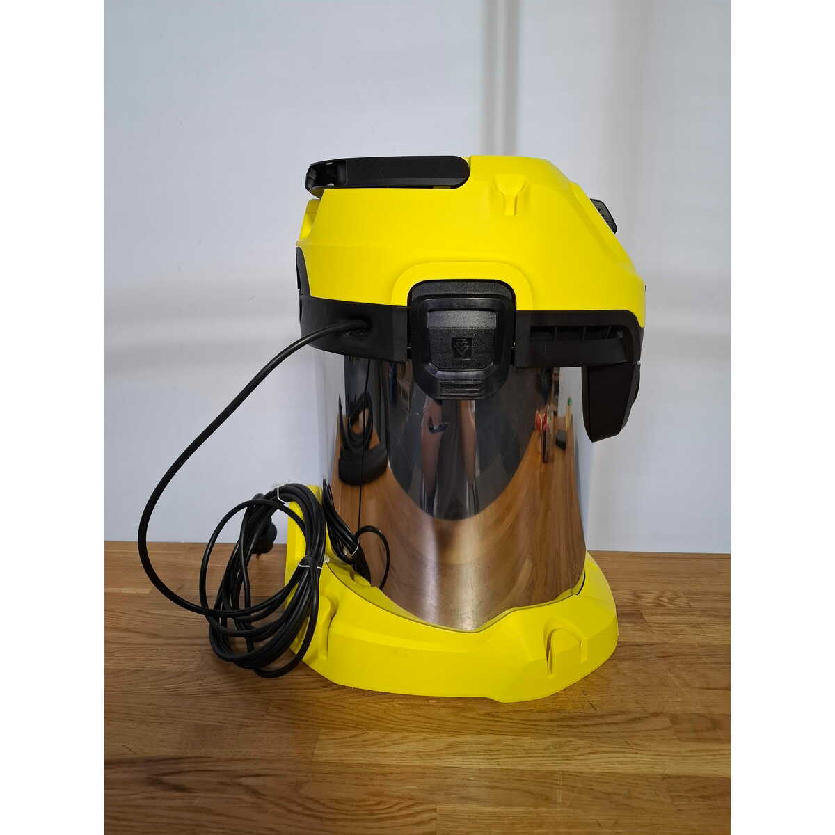 Строительный пылесос Karcher WD 3 S V-17/4/20 (Цвет: Yellow)