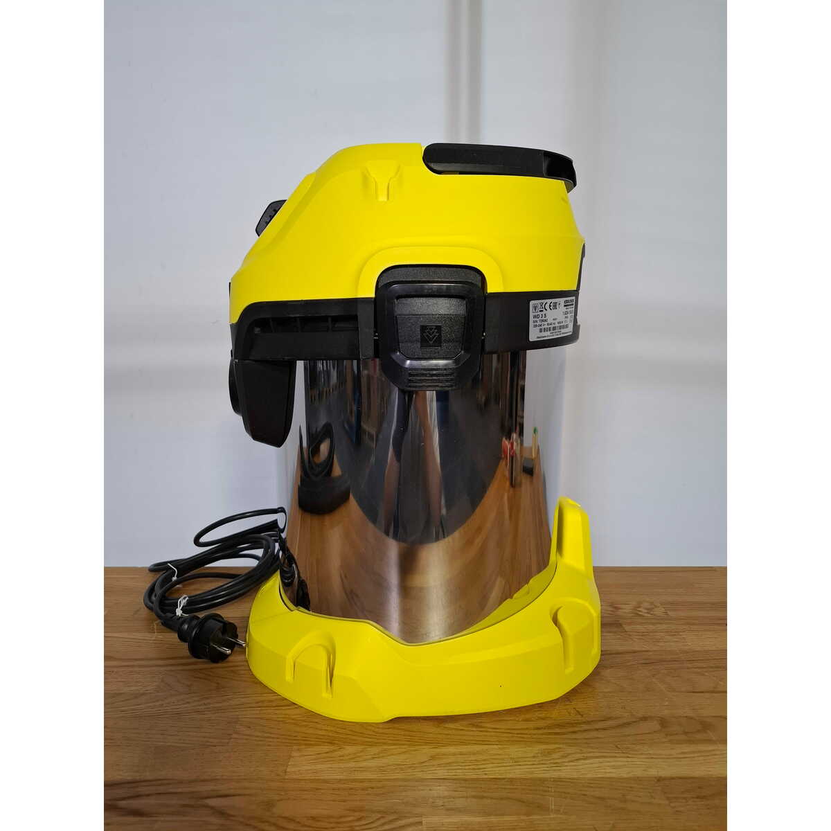 Строительный пылесос Karcher WD 3 S V-17/4/20 (Цвет: Yellow)