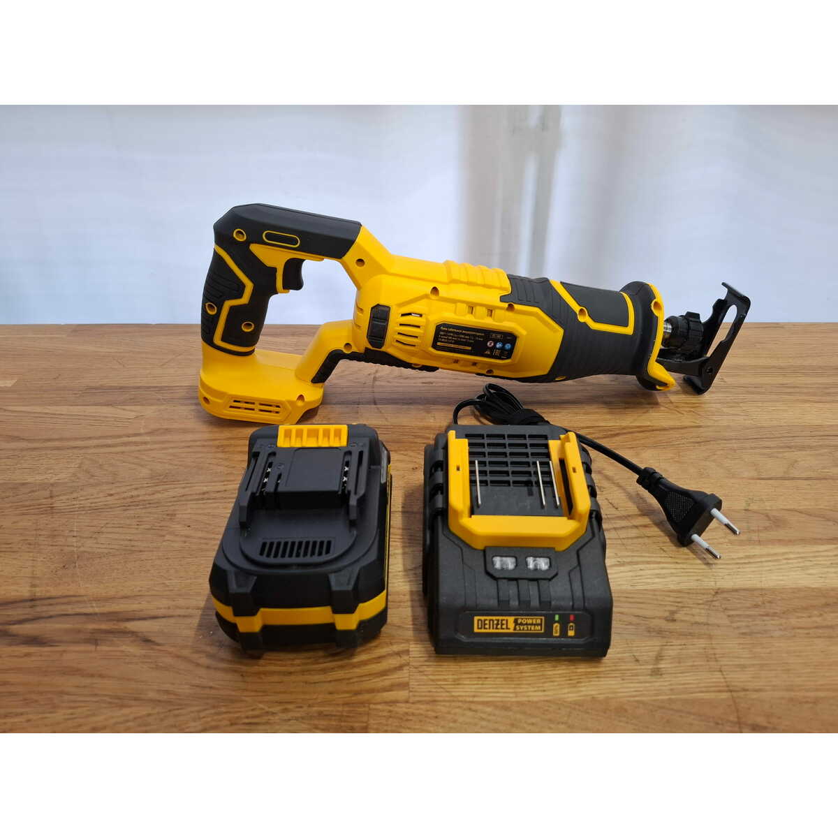 Сабельная пила Denzel RS-180 (Цвет: Yellow/Black)