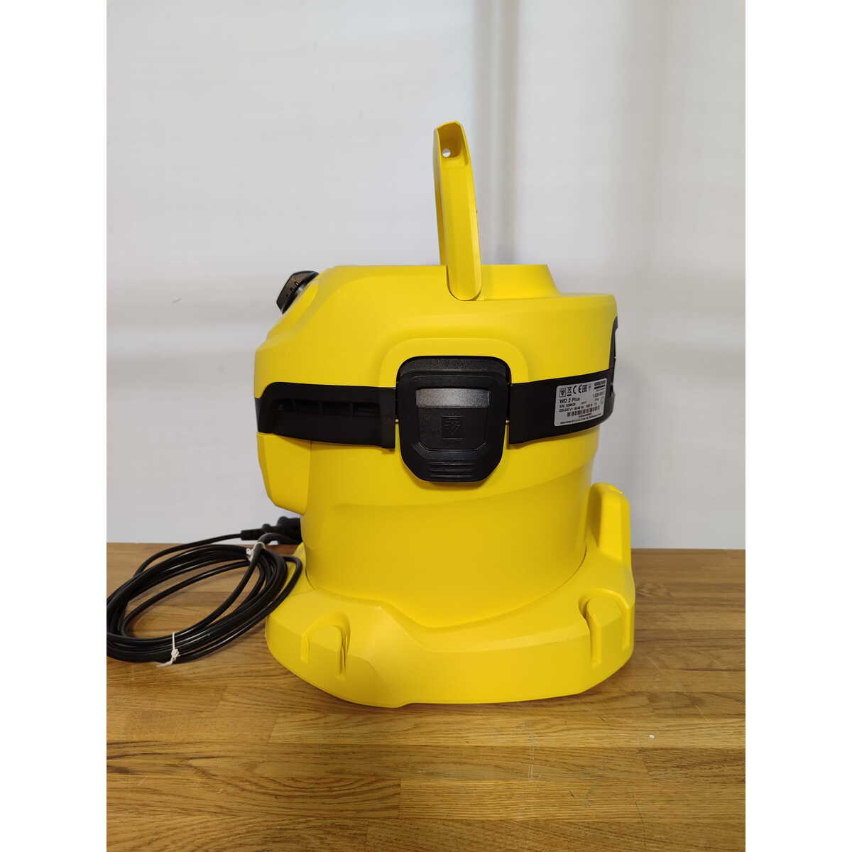 Строительный пылесос Karcher WD 2 Plus V-12 / 4 / 18 (Цвет: Yellow)