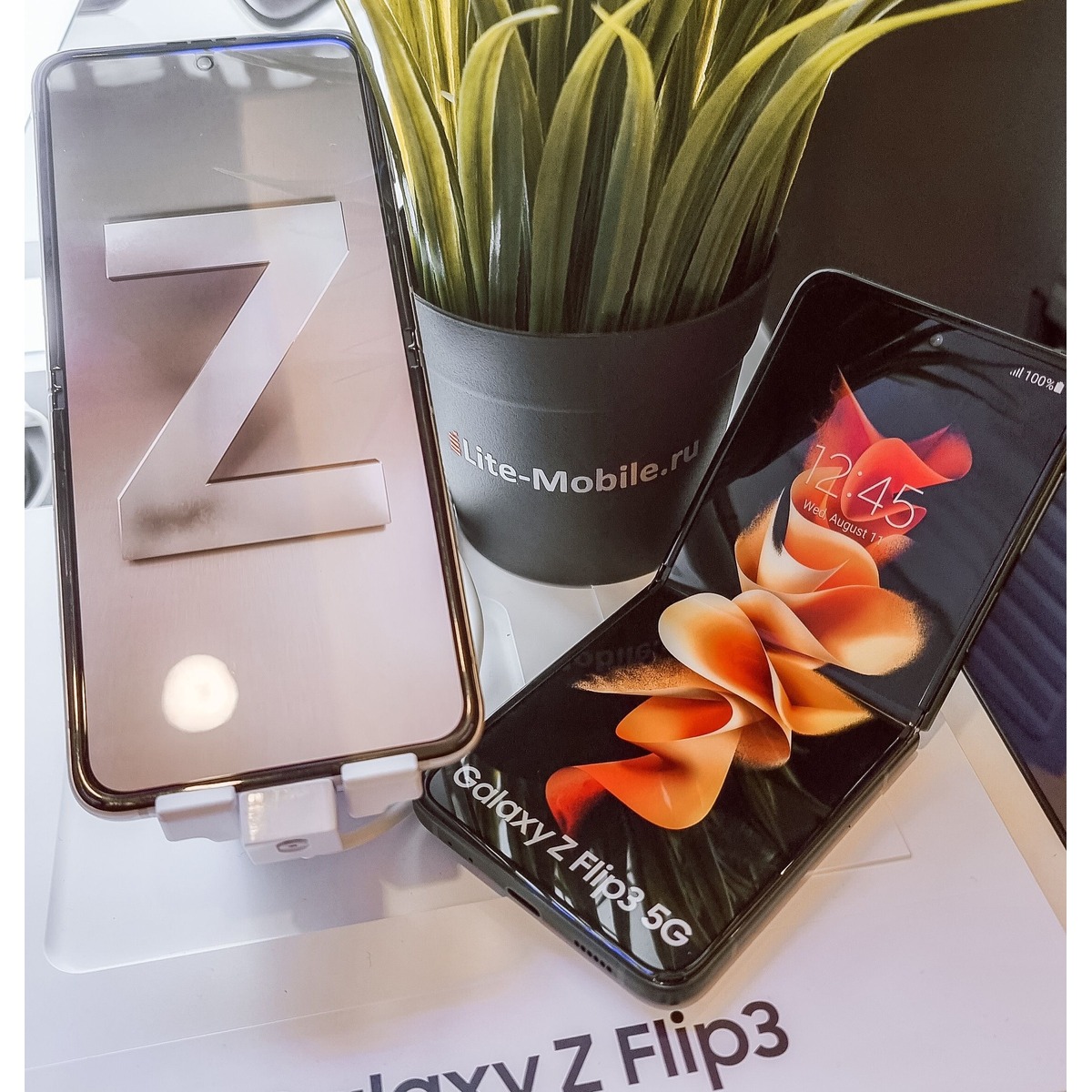 Смартфон Samsung Galaxy Z Flip3 8/128Gb (Цвет: Phantom Black)