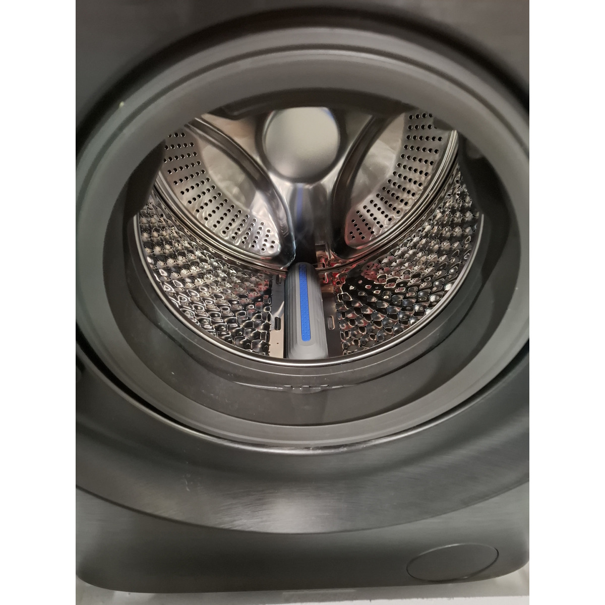 Стиральная машина LEX LWM10714LuxIDD, черный