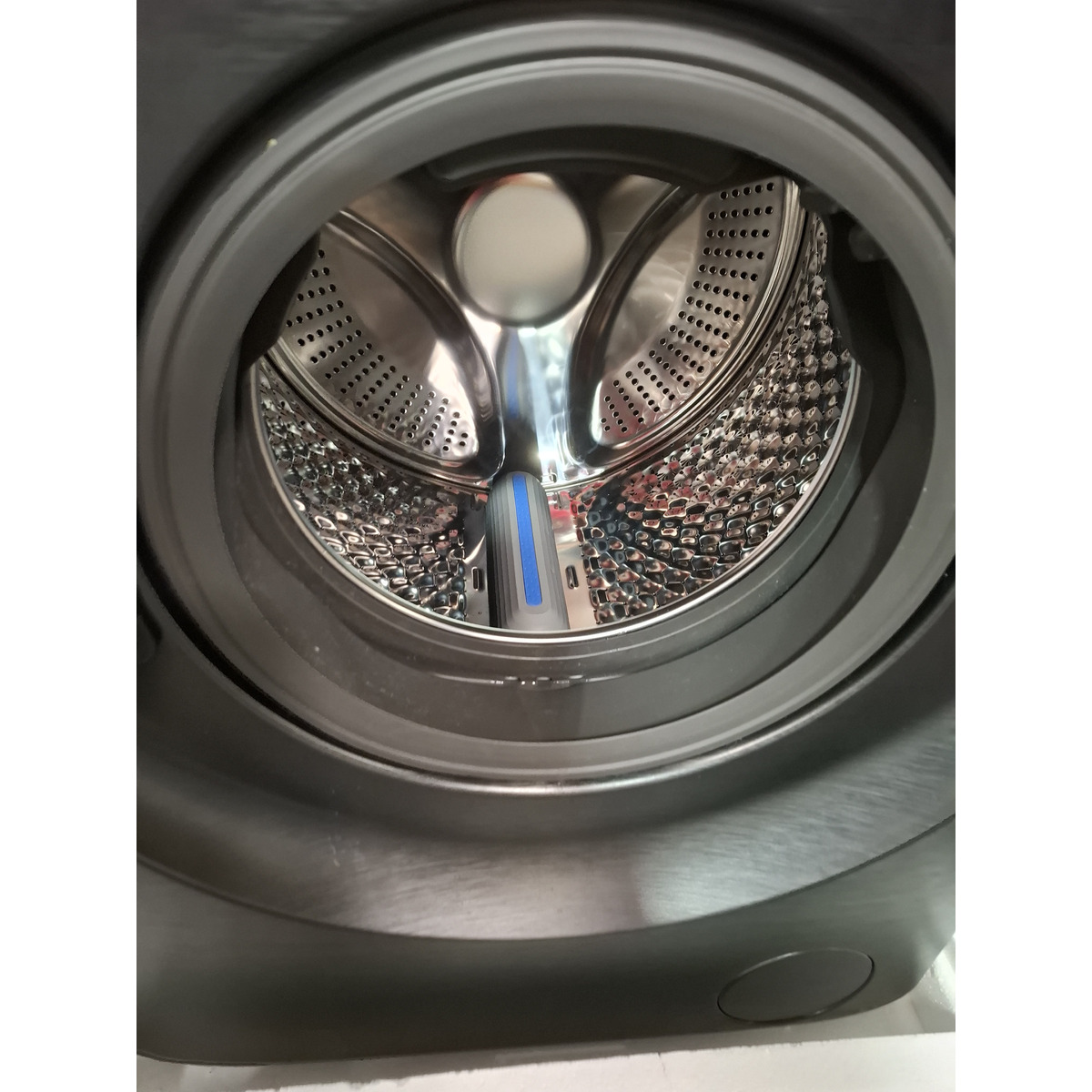 Стиральная машина LEX LWM10714LuxIDD, черный