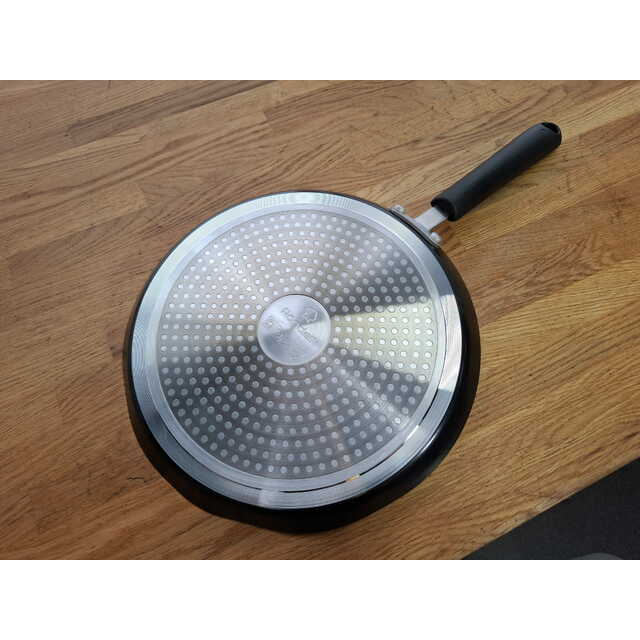 Сковорода блинная Rondell Pancake frypan RDA-1407, черный Сковорода блинная Rondell Pancake frypan RDA-1407, черный
