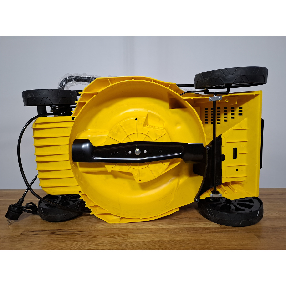 Газонокосилка роторная DENZEL GMC-1800 (Цвет: Yellow / Black)