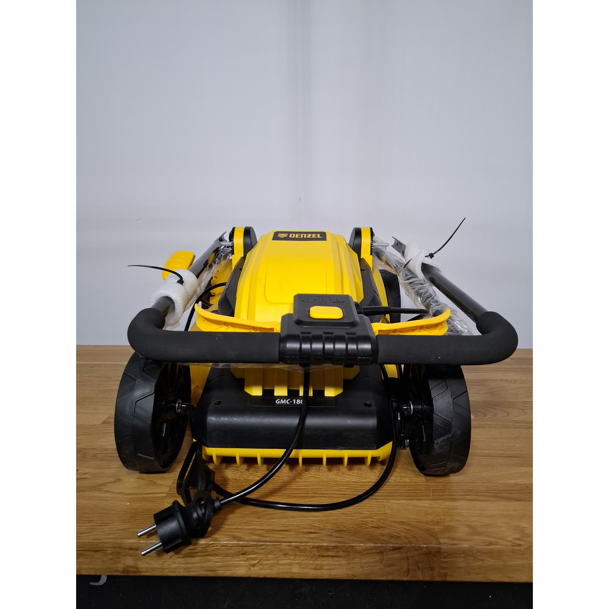 Газонокосилка роторная DENZEL GMC-1800 (Цвет: Yellow / Black)