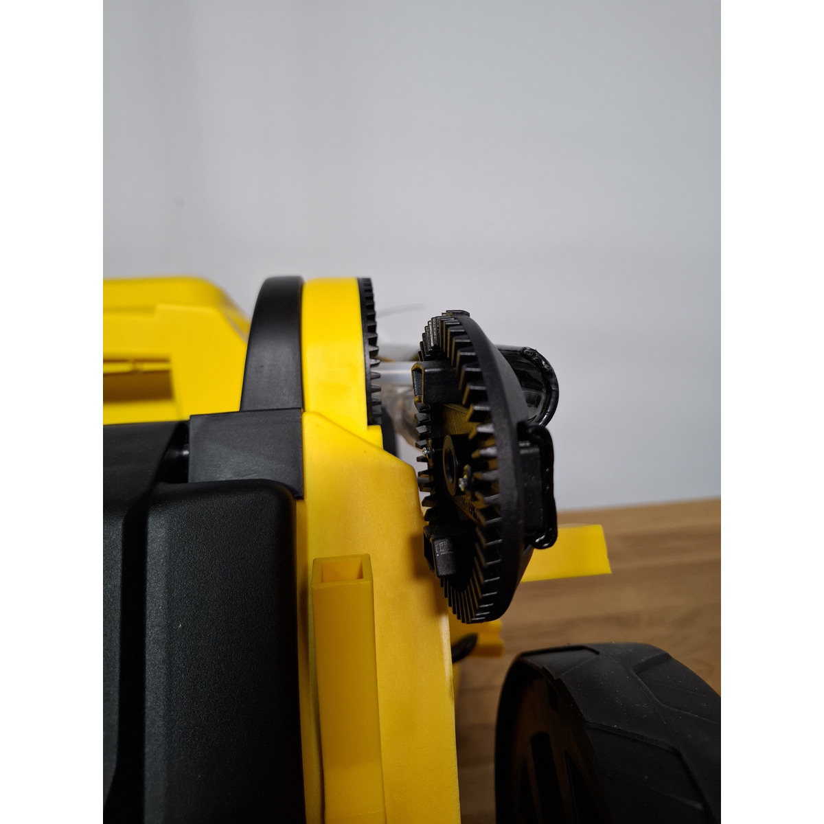 Газонокосилка роторная DENZEL GMC-1800 (Цвет: Yellow / Black)