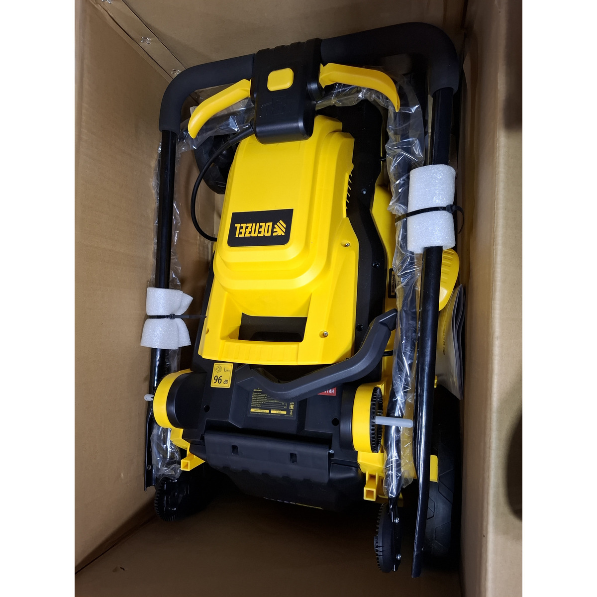 Газонокосилка роторная DENZEL GMC-1800 (Цвет: Yellow / Black)
