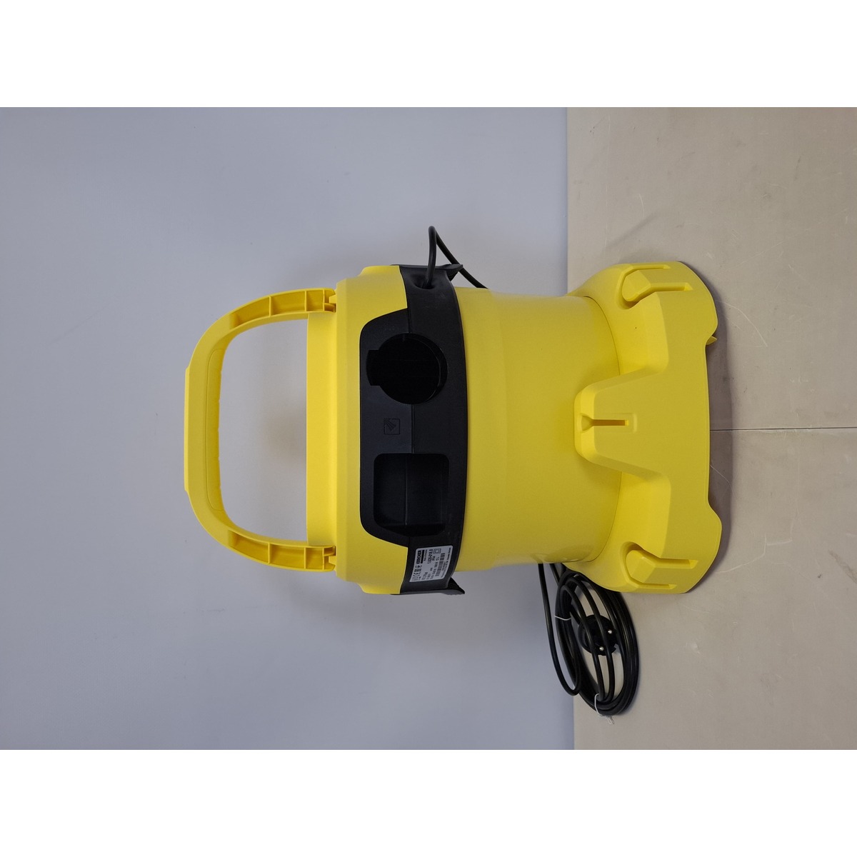 Строительный пылесос Karcher WD 2 Plus V-12/4/18 (Цвет: Yellow)
