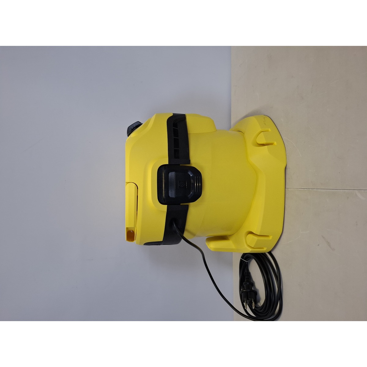 Строительный пылесос Karcher WD 2 Plus V-12/4/18 (Цвет: Yellow)