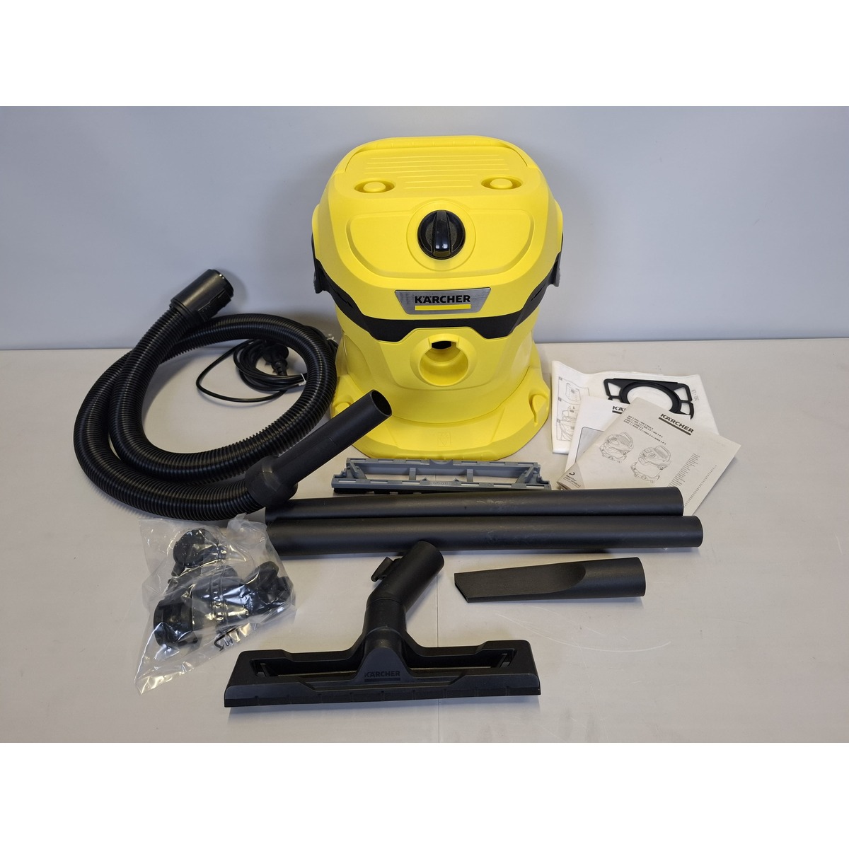 Строительный пылесос Karcher WD 2 Plus V-12/4/18 (Цвет: Yellow)
