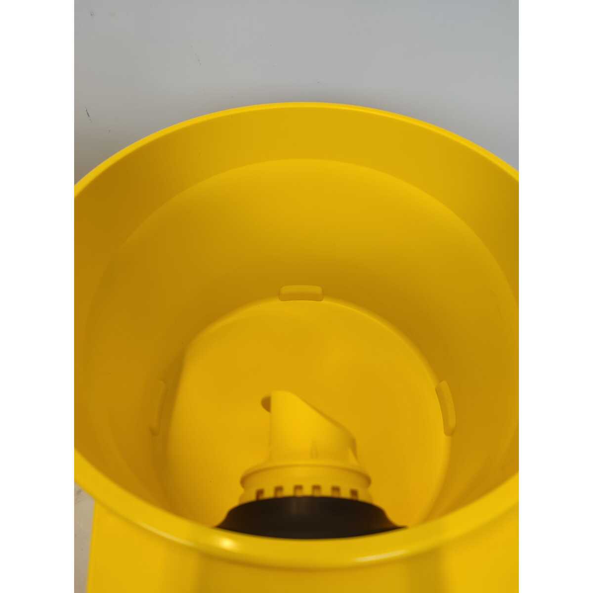 Строительный пылесос Karcher WD 2 Plus V-12 / 4 / 18 (Цвет: Yellow)