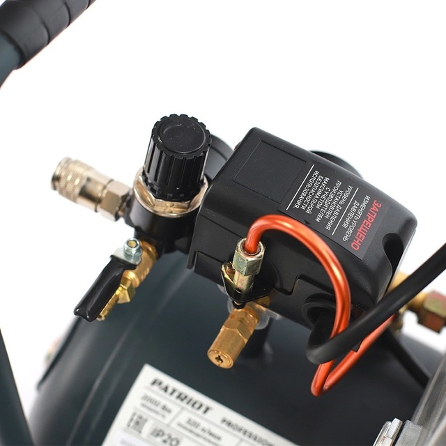 Компрессор поршневой Patriot Professional 24-320, черный