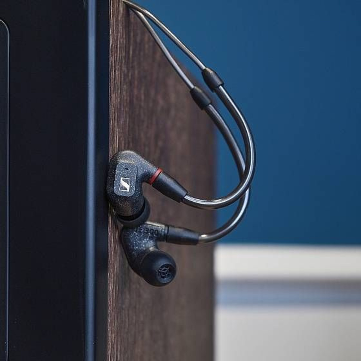 Наушники Sennheiser IE 300 (Цвет: Black)