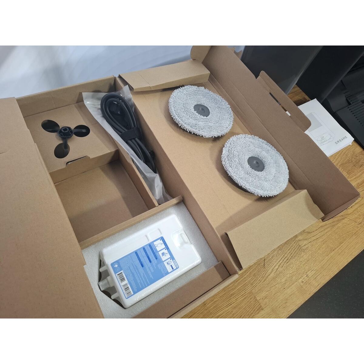 Робот-пылесос DreameBot Robot Vacuum and Mop L30 Ultra с зарядной станцией, черный