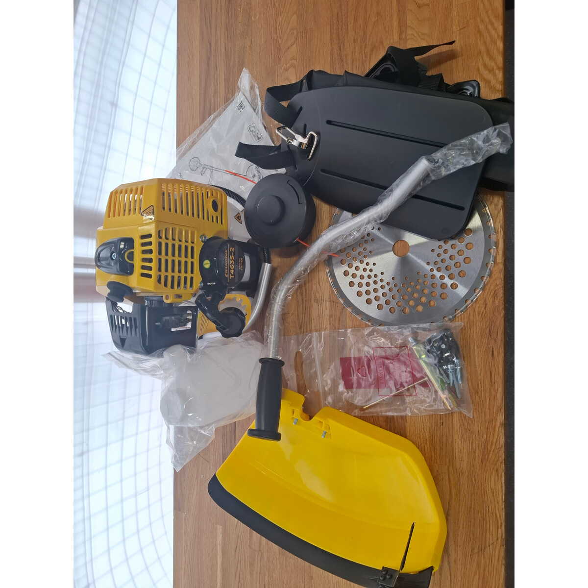 Триммер бензиновый Champion T463S-2 (2-коробки) (Цвет: Yellow)