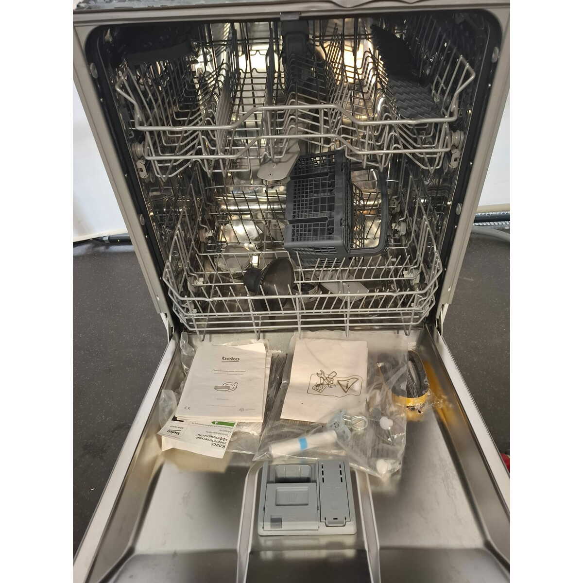 Посудомоечная машина Beko BDIN16420, белый