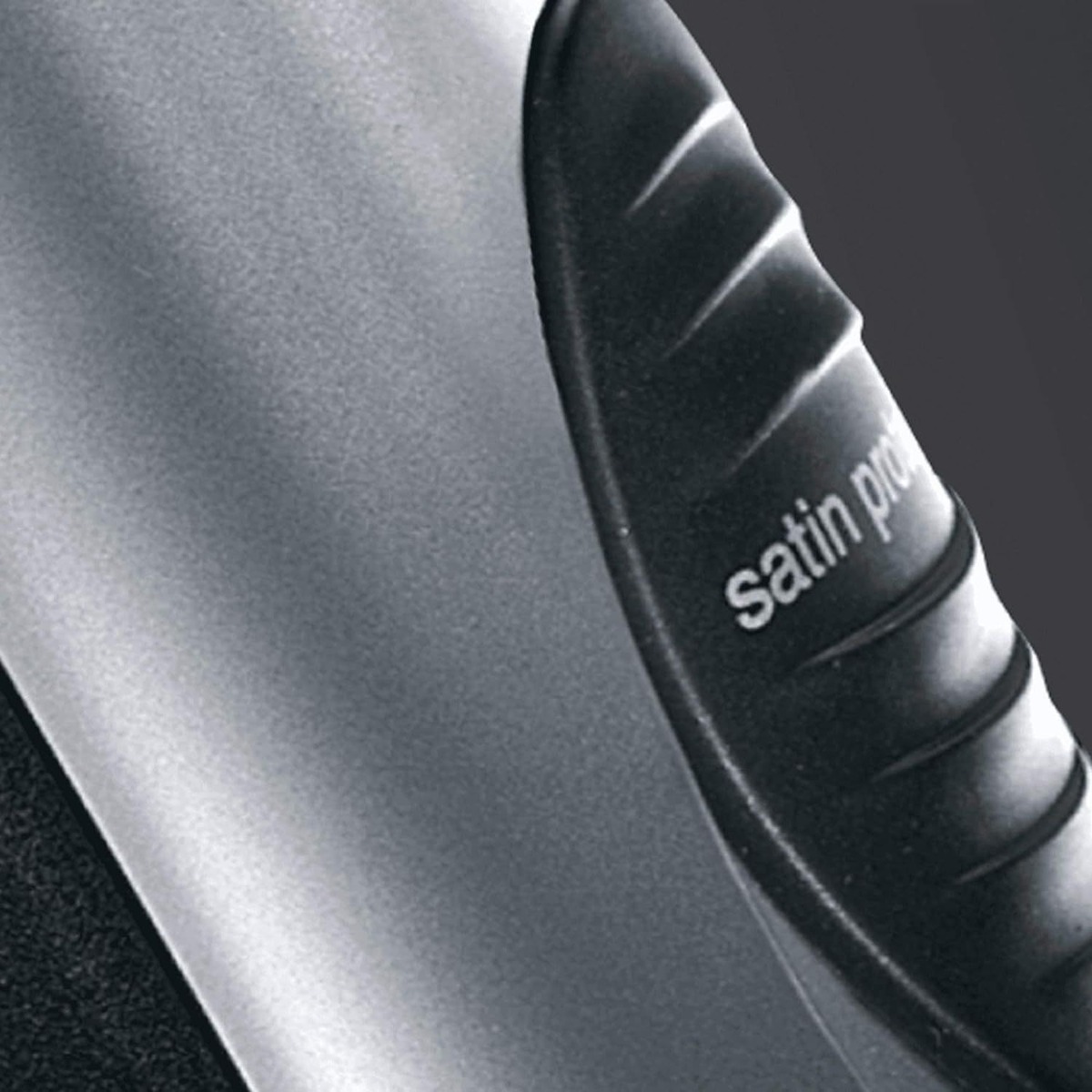 Фен-щетка Braun BRHD710E, черный