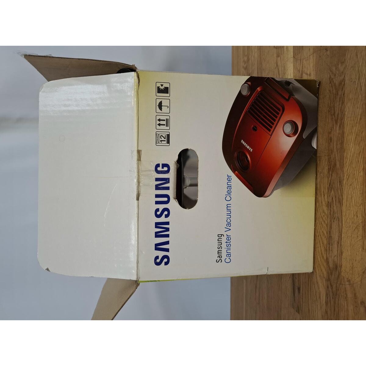 Пылесос Samsung VCC4131S37 (Цвет: Red)