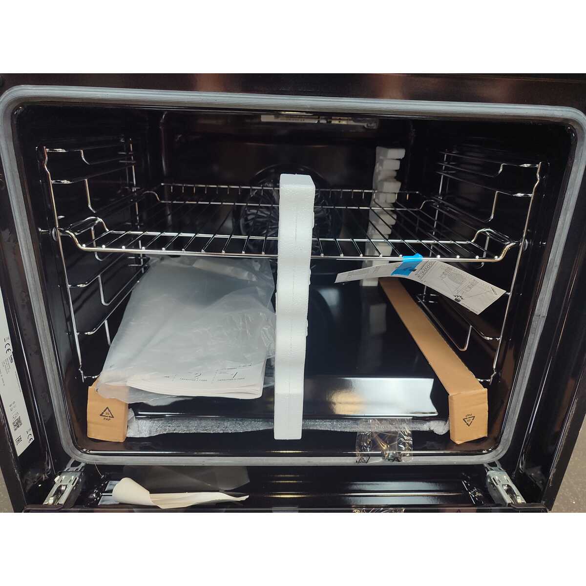Духовой шкаф Beko BBIM18300SG, черный
