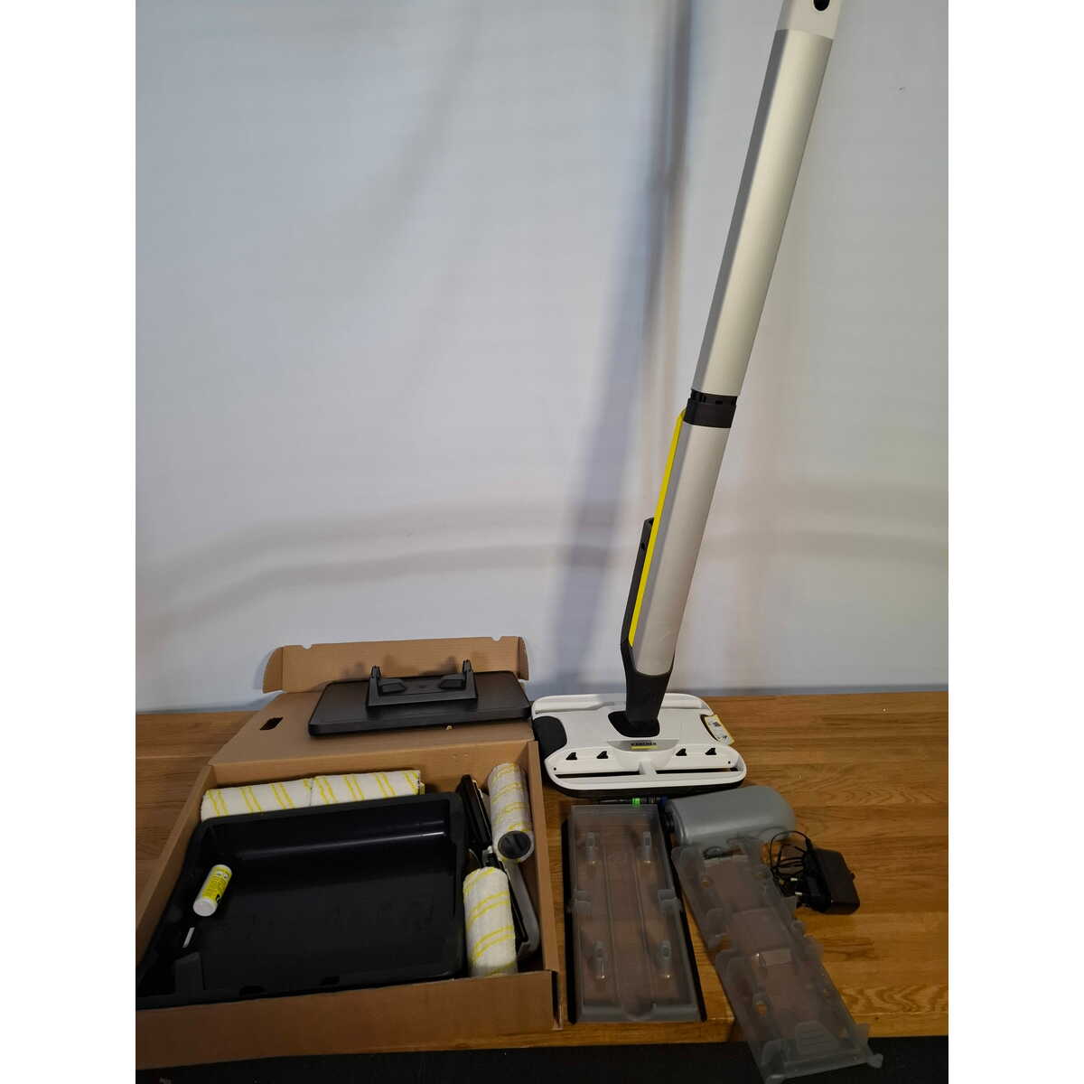 Пылесос вертикальный Karcher FC 7 Cordless, белый